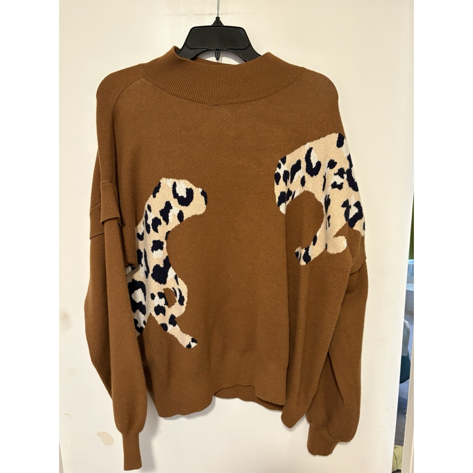 Women's Crown And Ivy Cheetah Sweater Size Xl